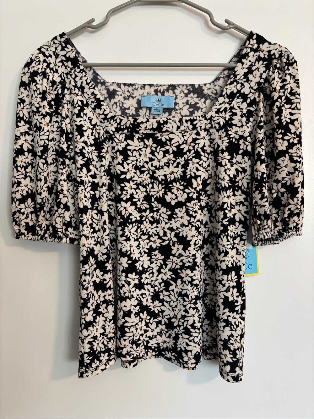 CeCe Black and Cream Floral Square-Neck Puff Sleeve Top